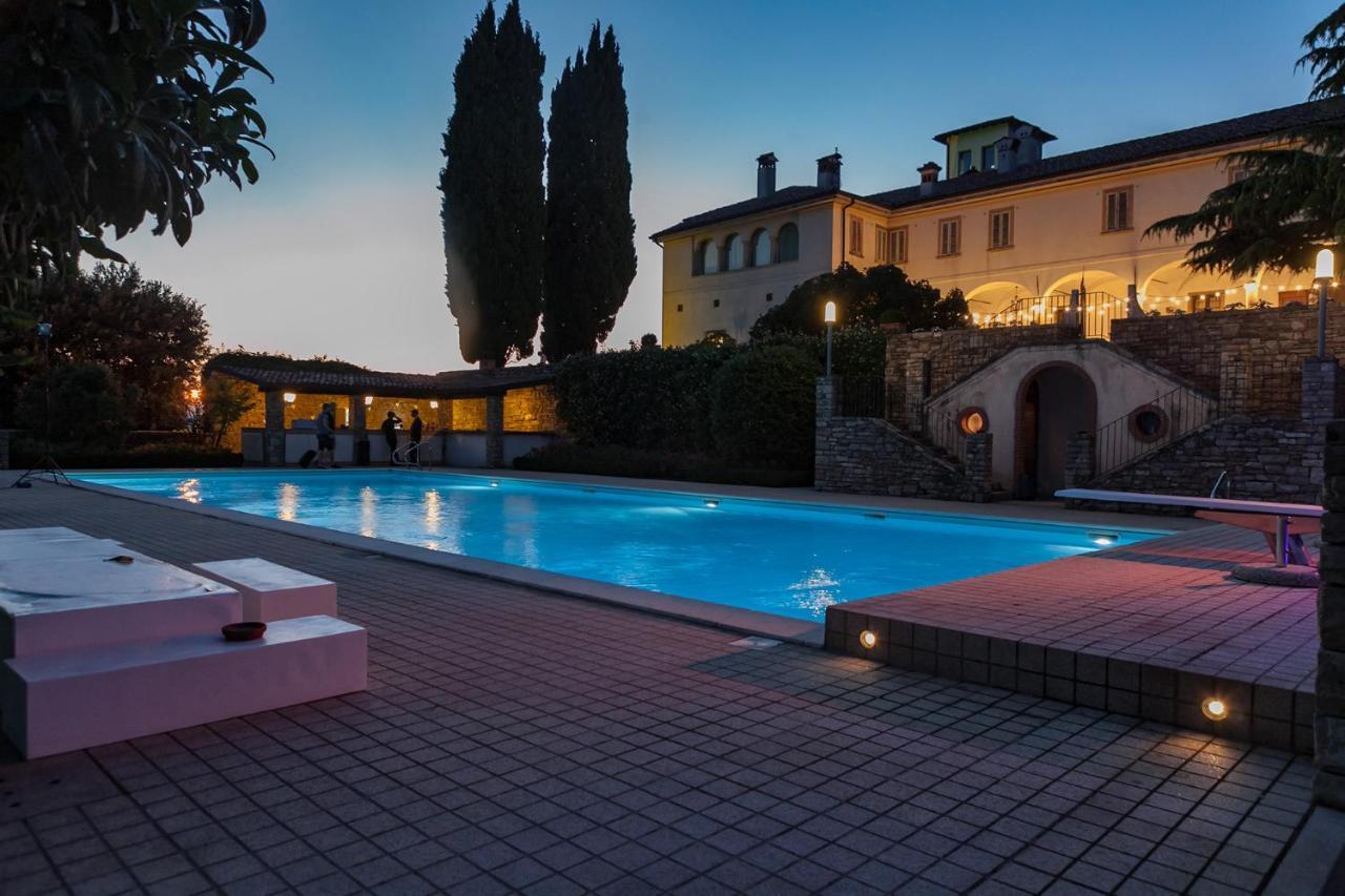 Relais in Charme Castello degli Angeli Hotel Carobbio degli Angeli Buitenkant foto