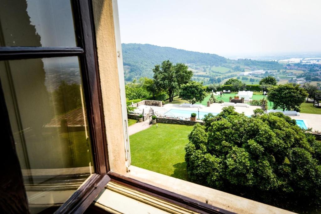 Relais in Charme Castello degli Angeli Hotel Carobbio degli Angeli Buitenkant foto