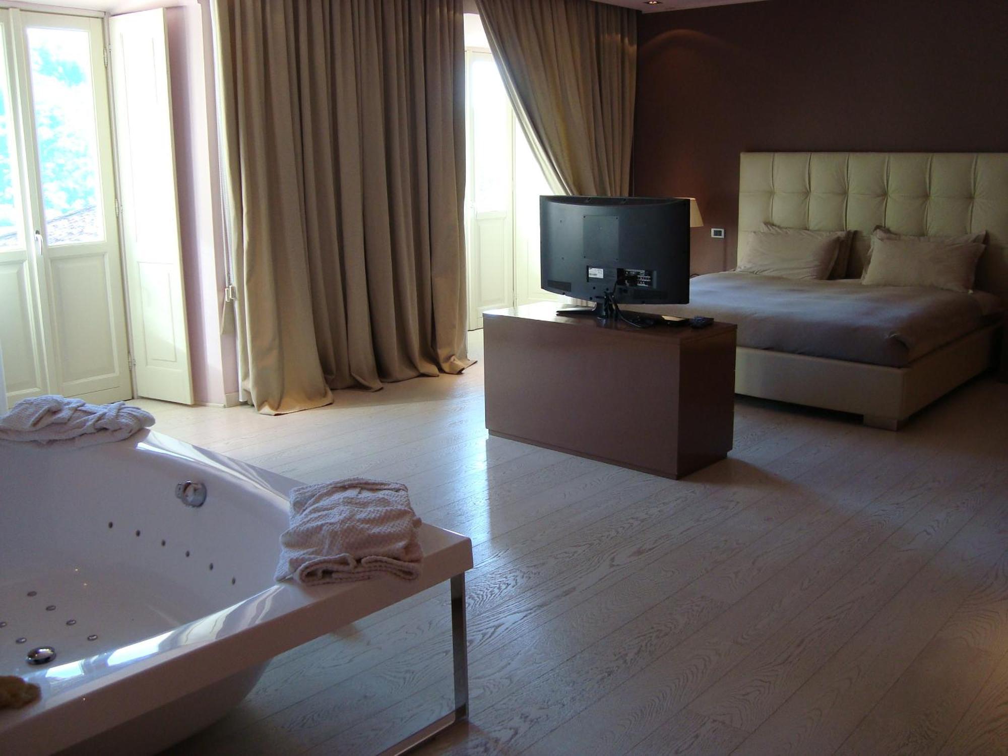 Relais in Charme Castello degli Angeli Hotel Carobbio degli Angeli Kamer foto