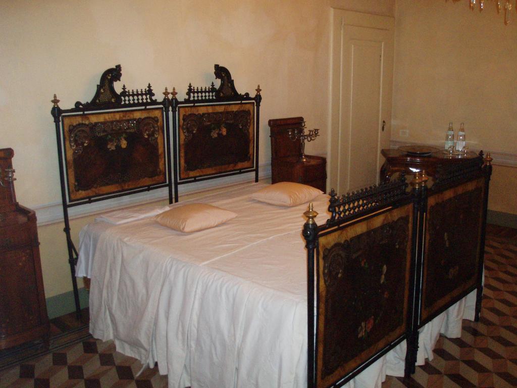 Relais in Charme Castello degli Angeli Hotel Carobbio degli Angeli Kamer foto